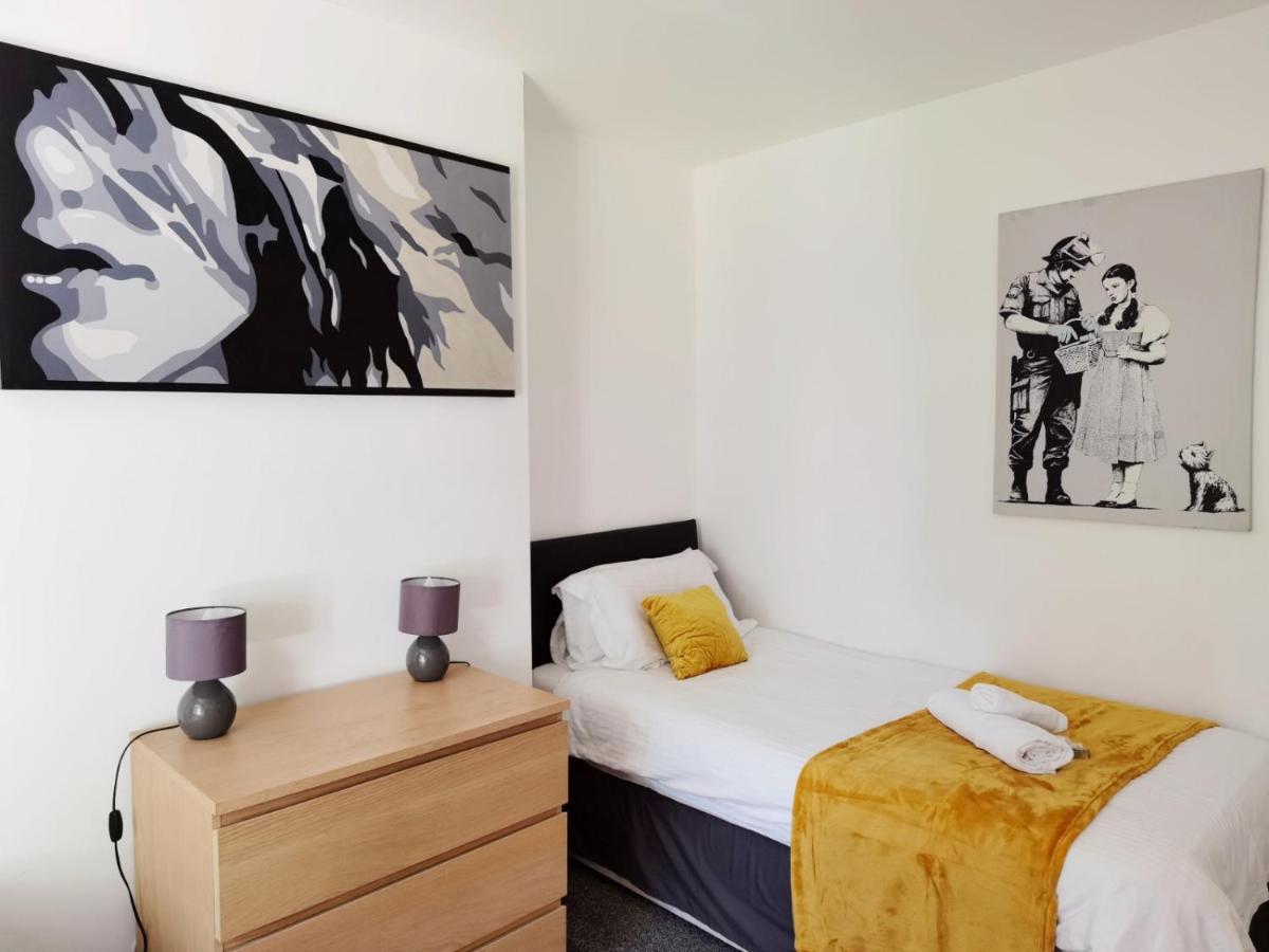 Villa Perry Road, beautiful large house available for Guests&Contractors Parking wifi à Nottingham Extérieur photo