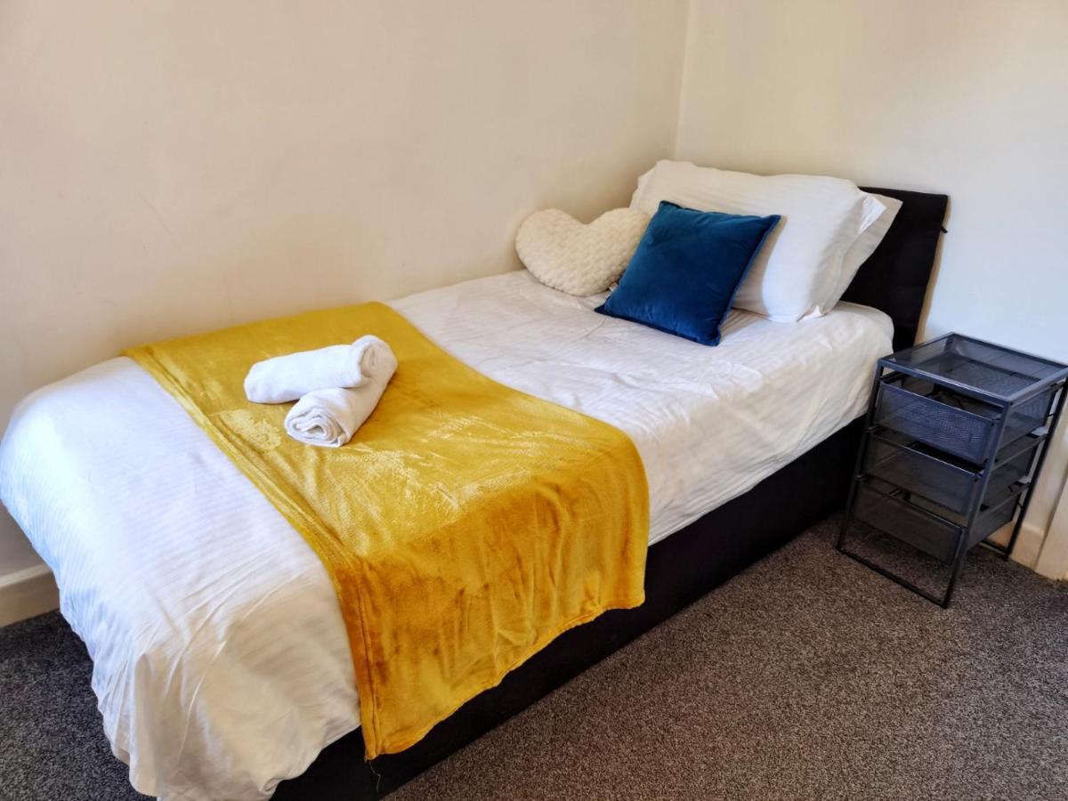 Villa Perry Road, beautiful large house available for Guests&Contractors Parking wifi à Nottingham Extérieur photo