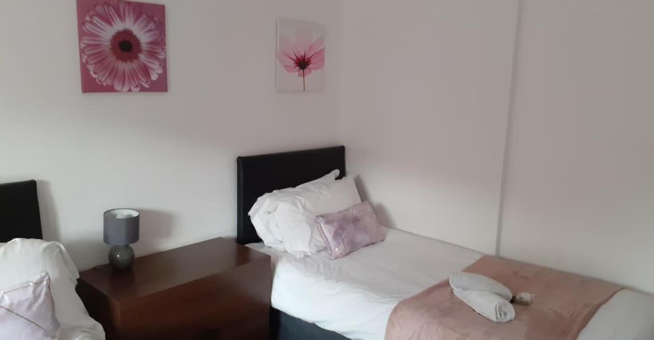 Villa Perry Road, beautiful large house available for Guests&Contractors Parking wifi à Nottingham Extérieur photo