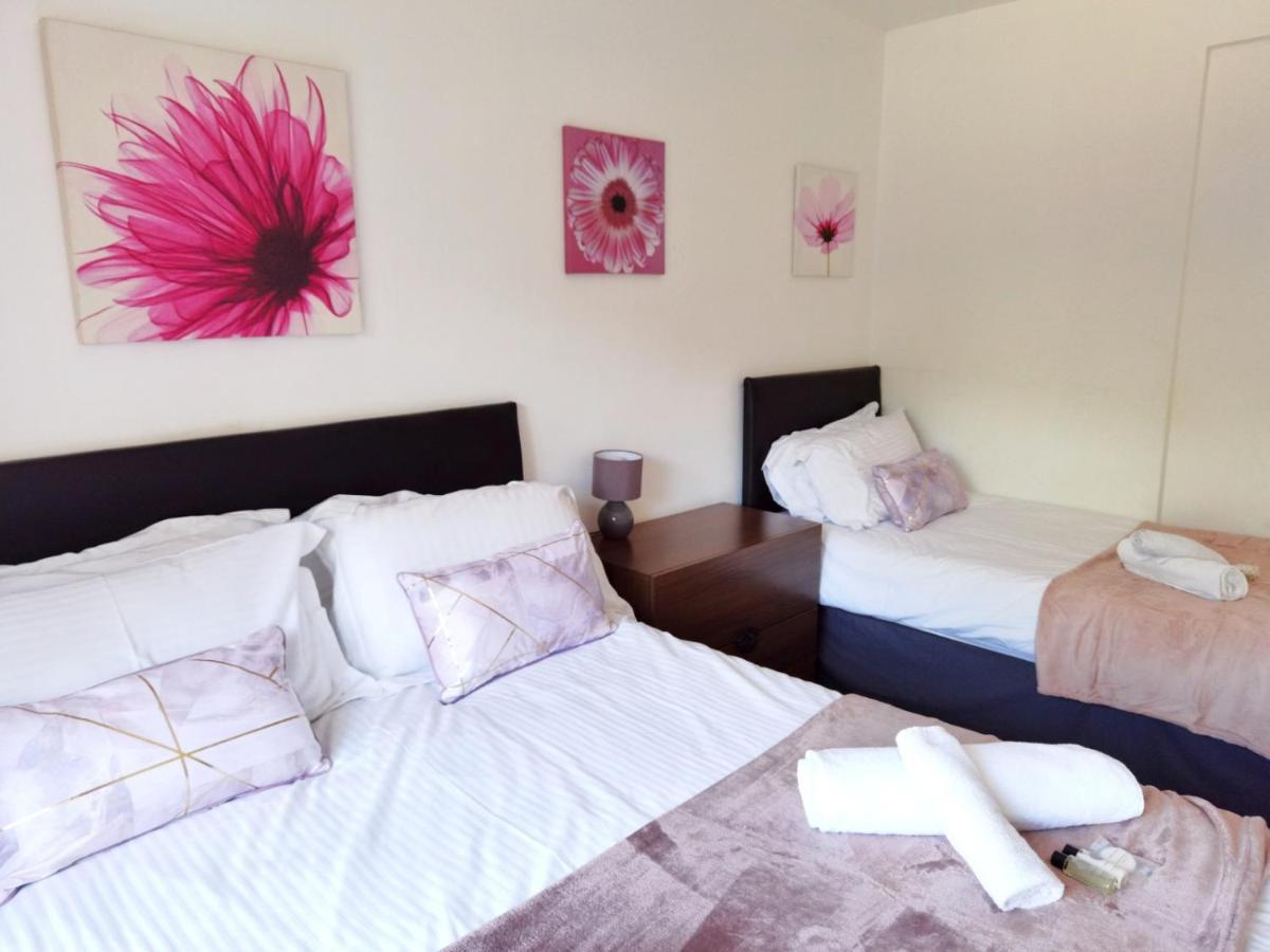 Villa Perry Road, beautiful large house available for Guests&Contractors Parking wifi à Nottingham Extérieur photo