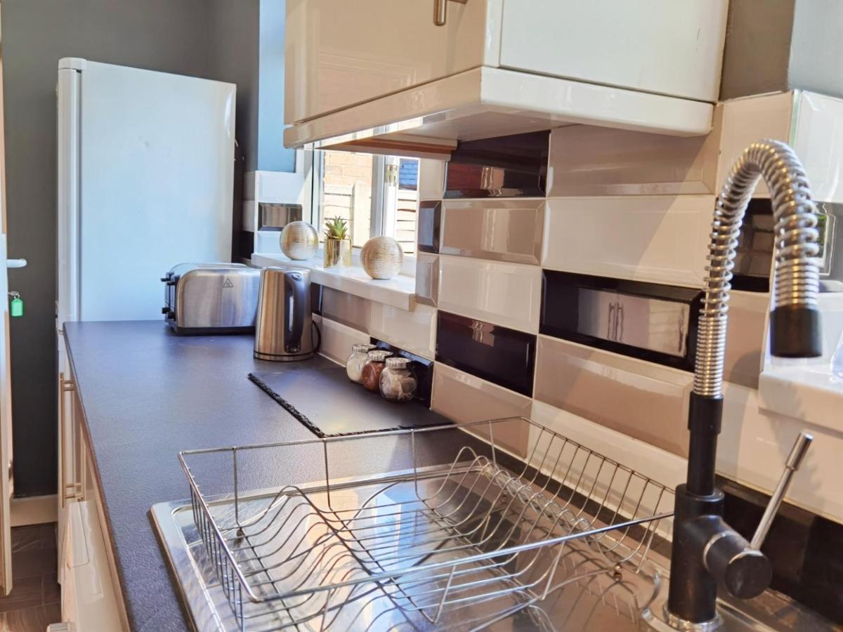 Villa Perry Road, beautiful large house available for Guests&Contractors Parking wifi à Nottingham Extérieur photo