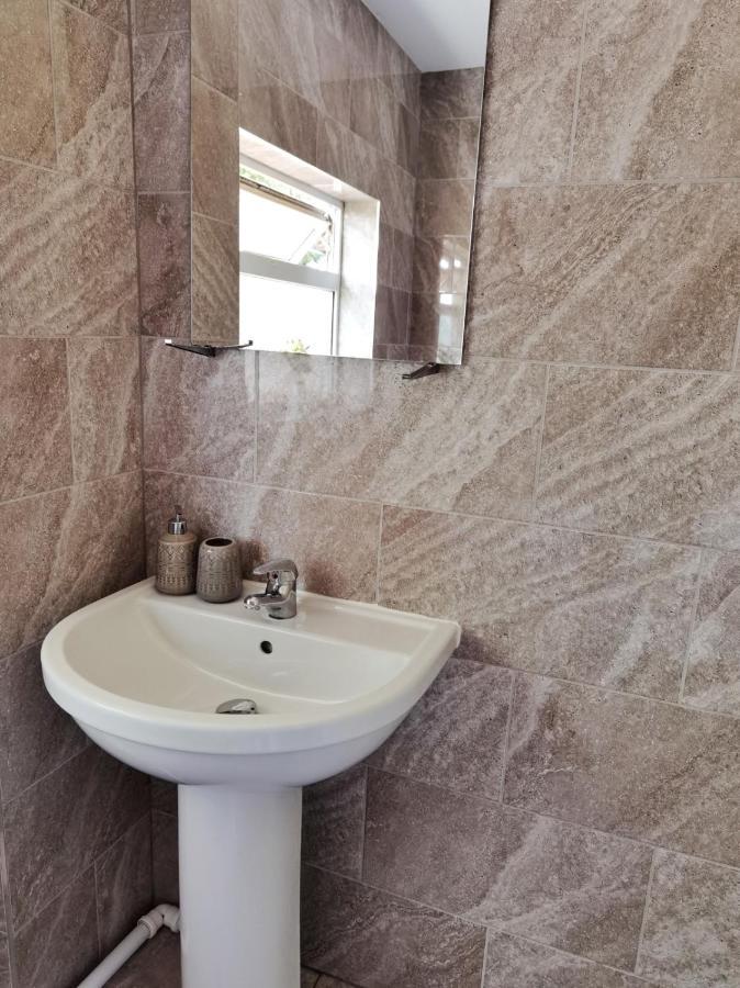 Villa Perry Road, beautiful large house available for Guests&Contractors Parking wifi à Nottingham Extérieur photo