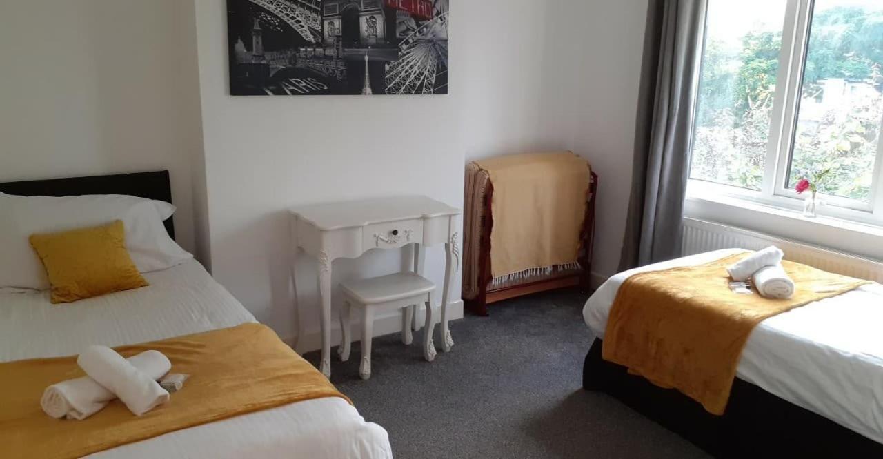 Villa Perry Road, beautiful large house available for Guests&Contractors Parking wifi à Nottingham Extérieur photo