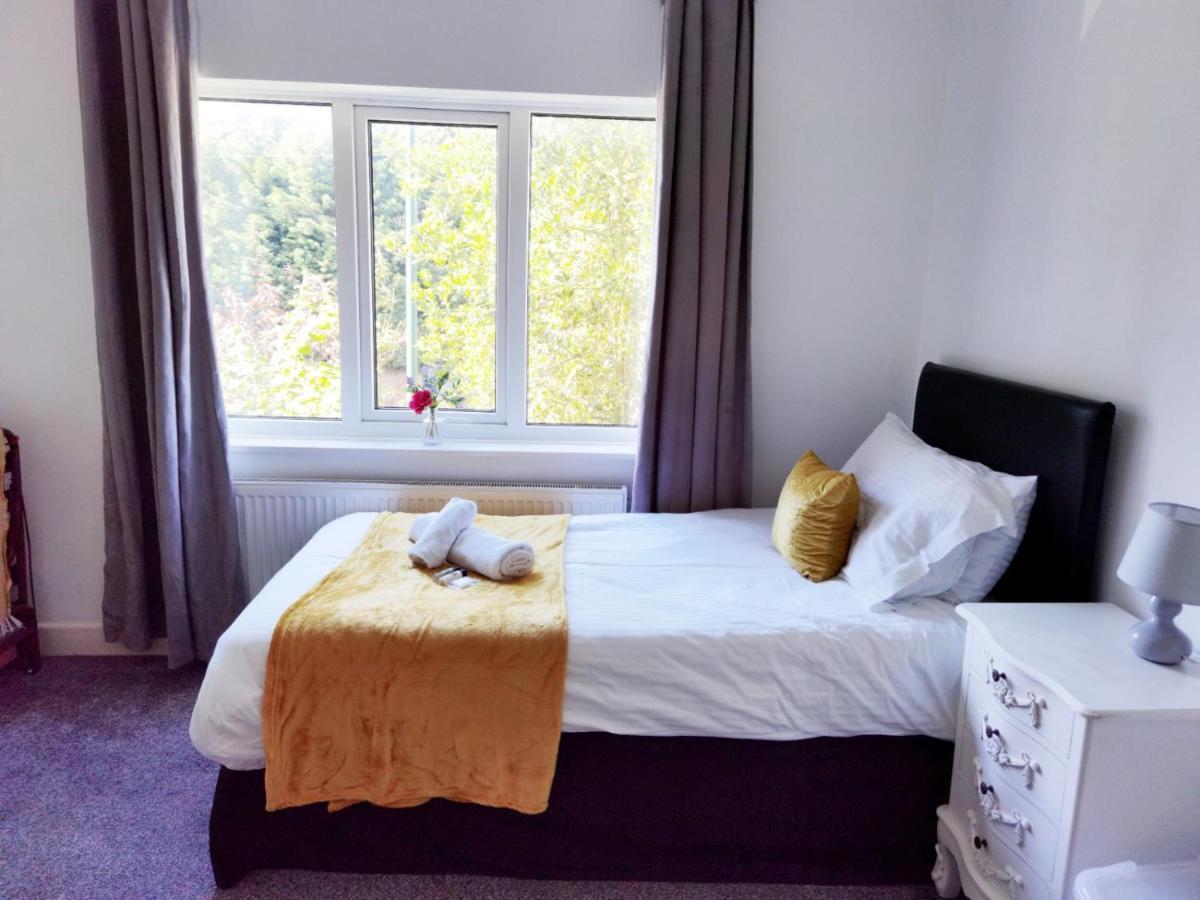 Villa Perry Road, beautiful large house available for Guests&Contractors Parking wifi à Nottingham Extérieur photo