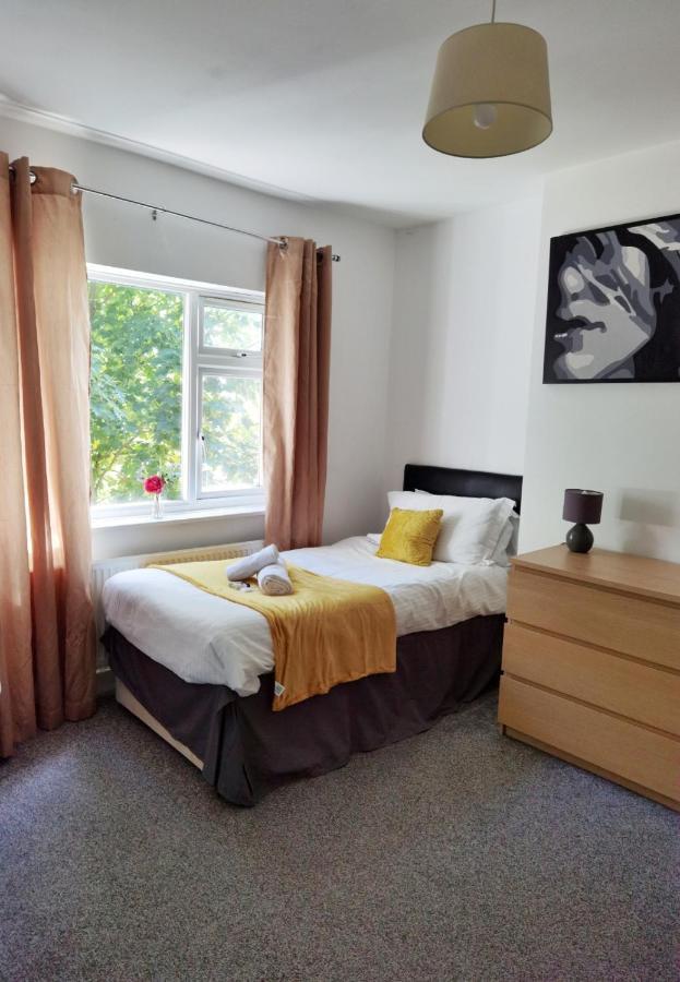 Villa Perry Road, beautiful large house available for Guests&Contractors Parking wifi à Nottingham Extérieur photo